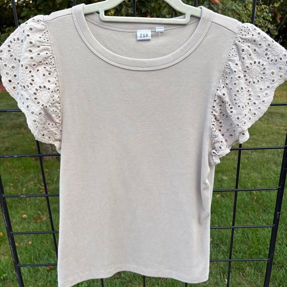 Gap Women's Cream and Grey Blouse